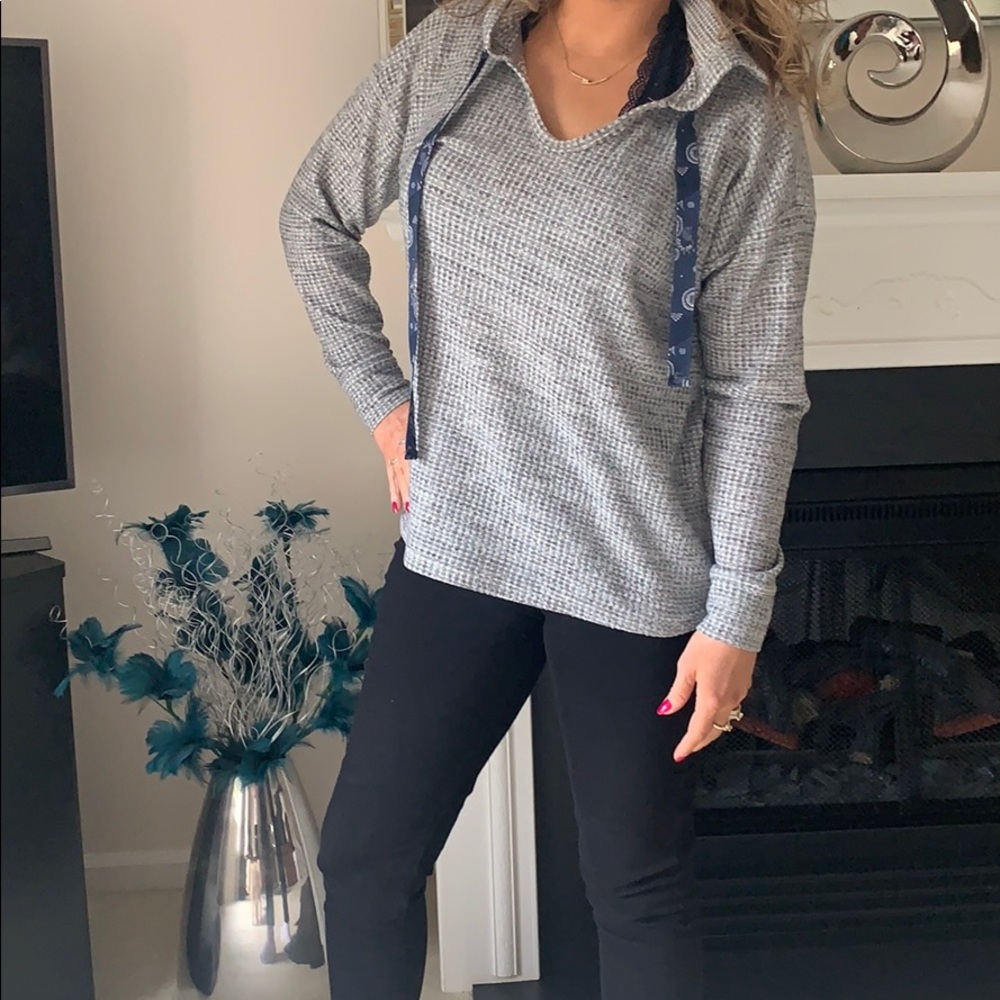 Waffle knit lightweight shirt with detail pulls